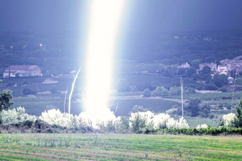 Impacto validado: zona de impacto visible y líderes ascendentes